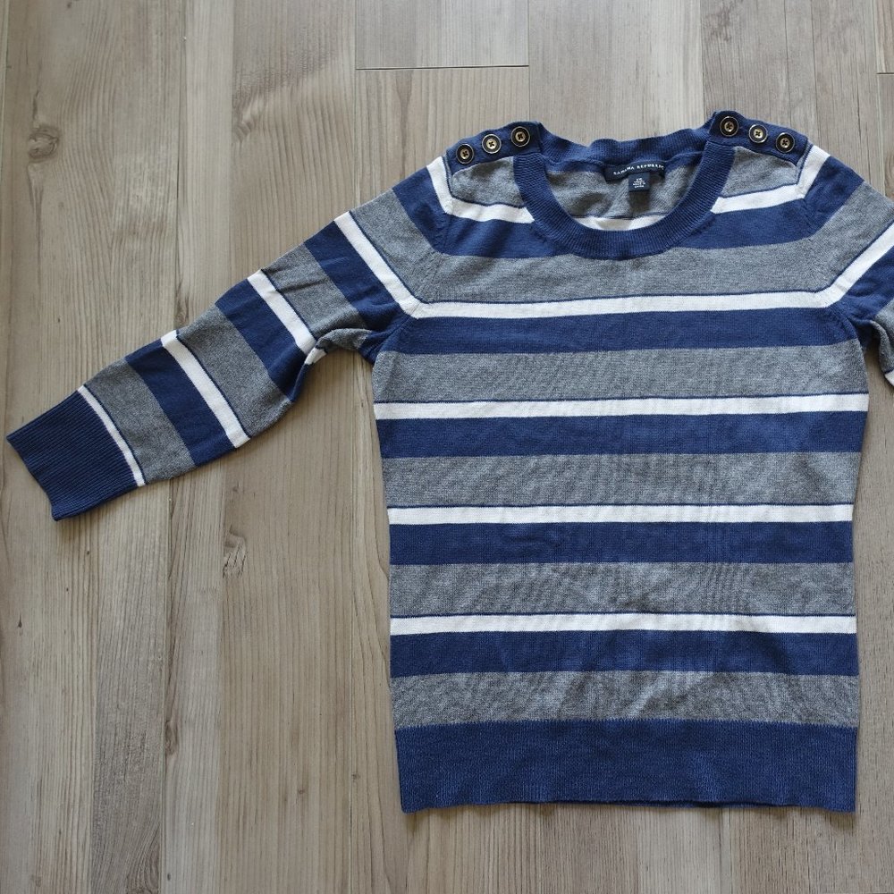 Banana Republic striped crew neck sweater with button detail XS